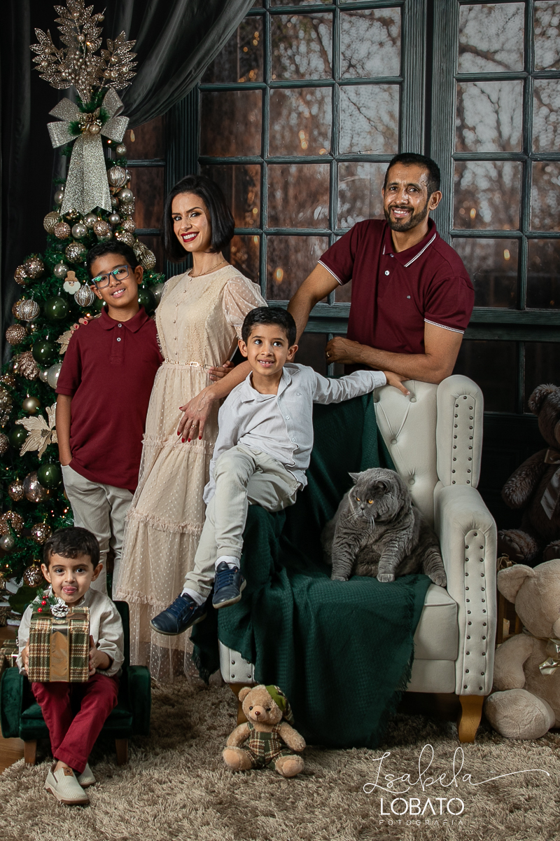 cenario-fotografico-de-natal-fundo-fotografico-de-natal-2024-melhor-fotografo-em-barbacena-retratos-de-natal-mini-sessao-fotografica-de-natal-retratos-de-familia-no-natal-arvore-de-natal-decoracao-de-natal-em-barbacena-natal