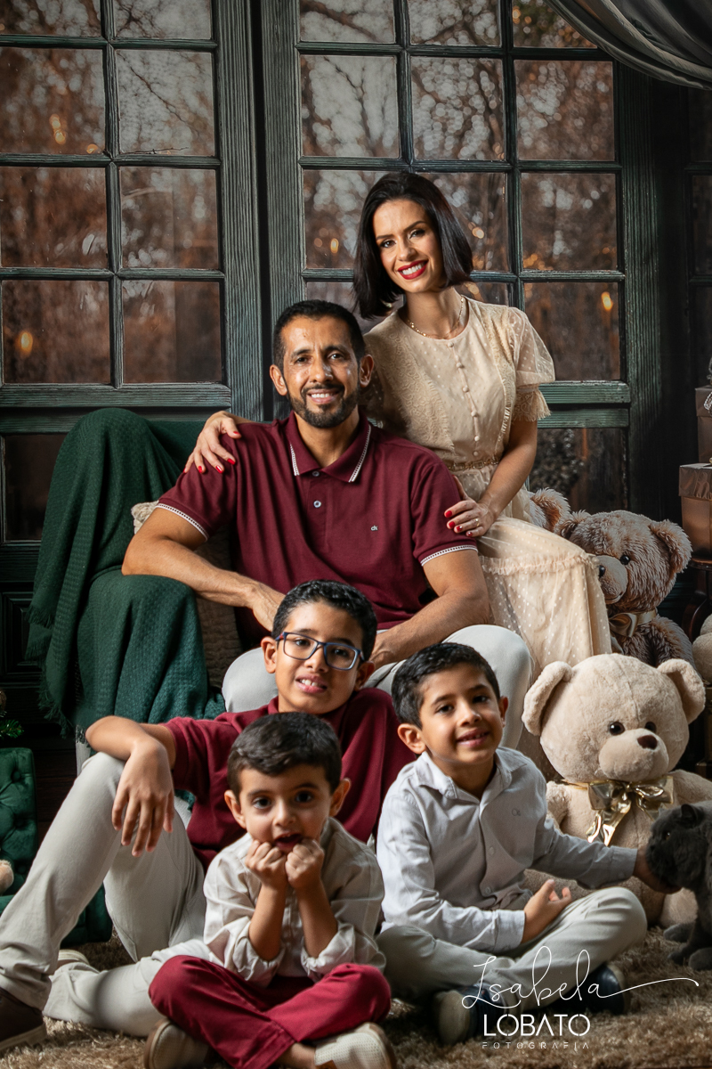 cenario-fotografico-de-natal-fundo-fotografico-de-natal-2024-melhor-fotografo-em-barbacena-retratos-de-natal-mini-sessao-fotografica-de-natal-retratos-de-familia-no-natal-arvore-de-natal-decoracao-de-natal-em-barbacena-natal