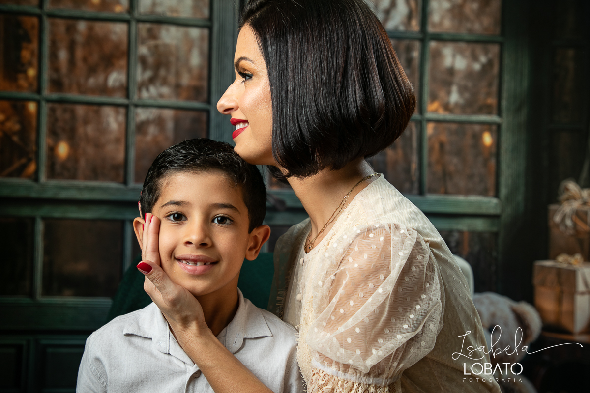 cenario-fotografico-de-natal-fundo-fotografico-de-natal-2024-melhor-fotografo-em-barbacena-retratos-de-natal-mini-sessao-fotografica-de-natal-retratos-de-familia-no-natal-arvore-de-natal-decoracao-de-natal-em-barbacena-natal