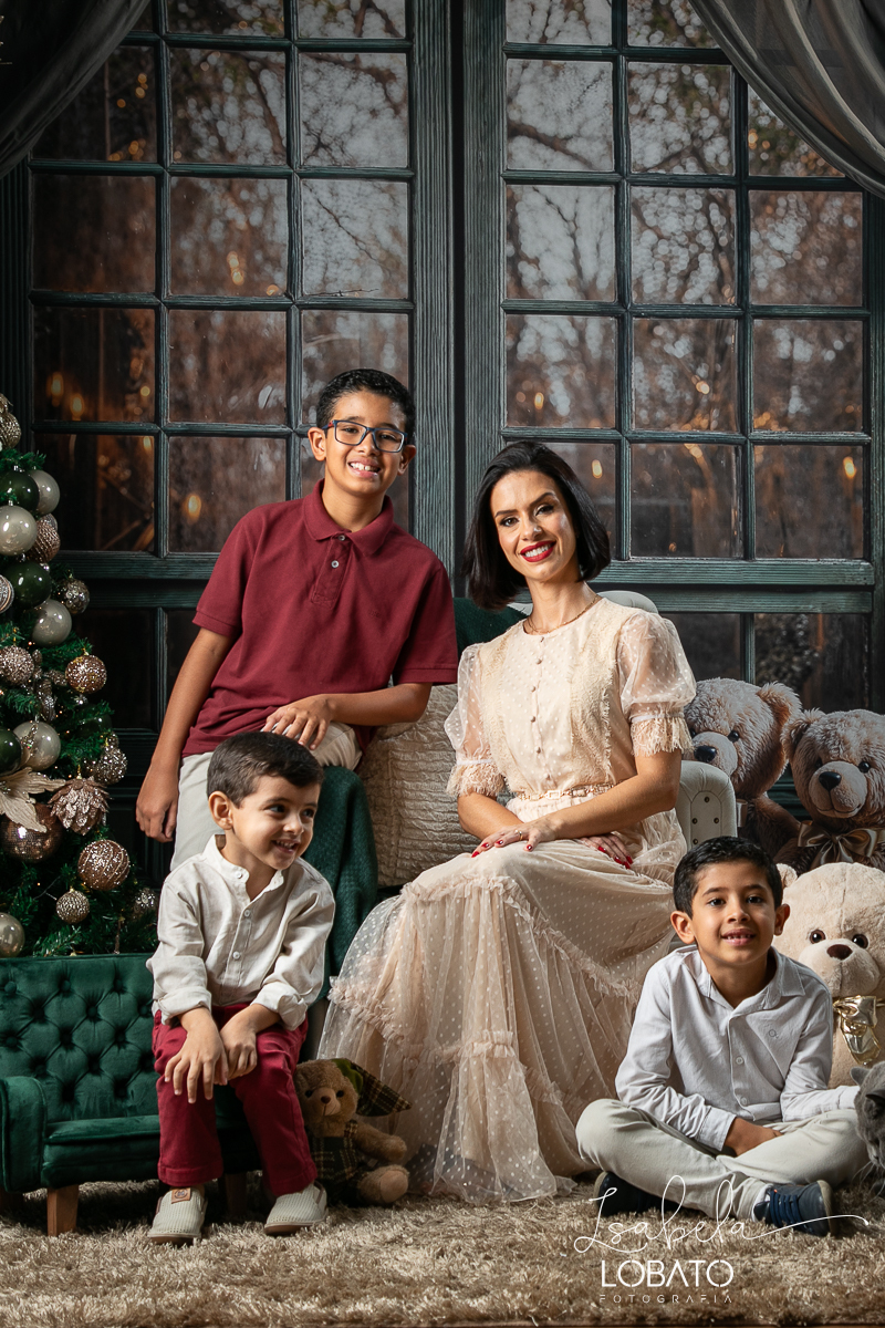 cenario-fotografico-de-natal-fundo-fotografico-de-natal-2024-melhor-fotografo-em-barbacena-retratos-de-natal-mini-sessao-fotografica-de-natal-retratos-de-familia-no-natal-arvore-de-natal-decoracao-de-natal-em-barbacena-natal