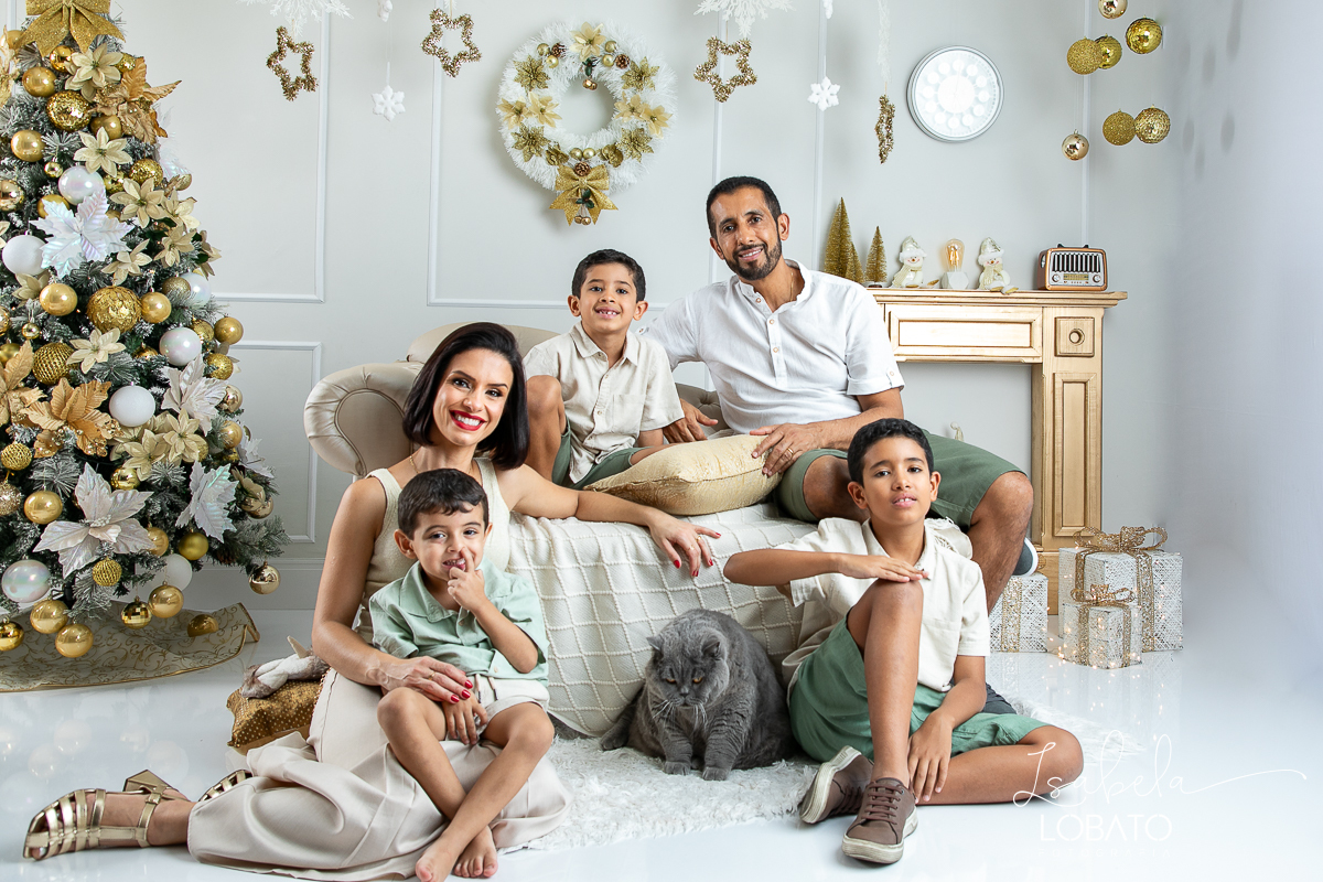 ensaio-fotografico-de-natal-cenario-fotografico-de-natal-fundo-fotografico-de-natal-2024-melhor-fotografo-em-barbacena-retratos-de-natal-mini-sessao-fotografica-de-natal-retratos-de-familia-no-natal-arvore-de-natal-decoracao-de-natal-em-barbacena-natal