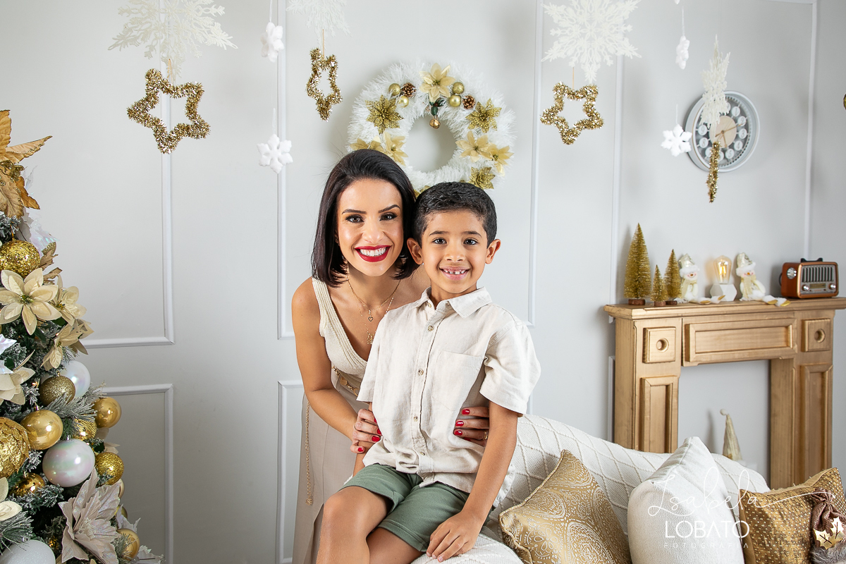 ensaio-fotografico-de-natal-cenario-fotografico-de-natal-fundo-fotografico-de-natal-2024-melhor-fotografo-em-barbacena-retratos-de-natal-mini-sessao-fotografica-de-natal-retratos-de-familia-no-natal-arvore-de-natal-decoracao-de-natal-em-barbacena-natal