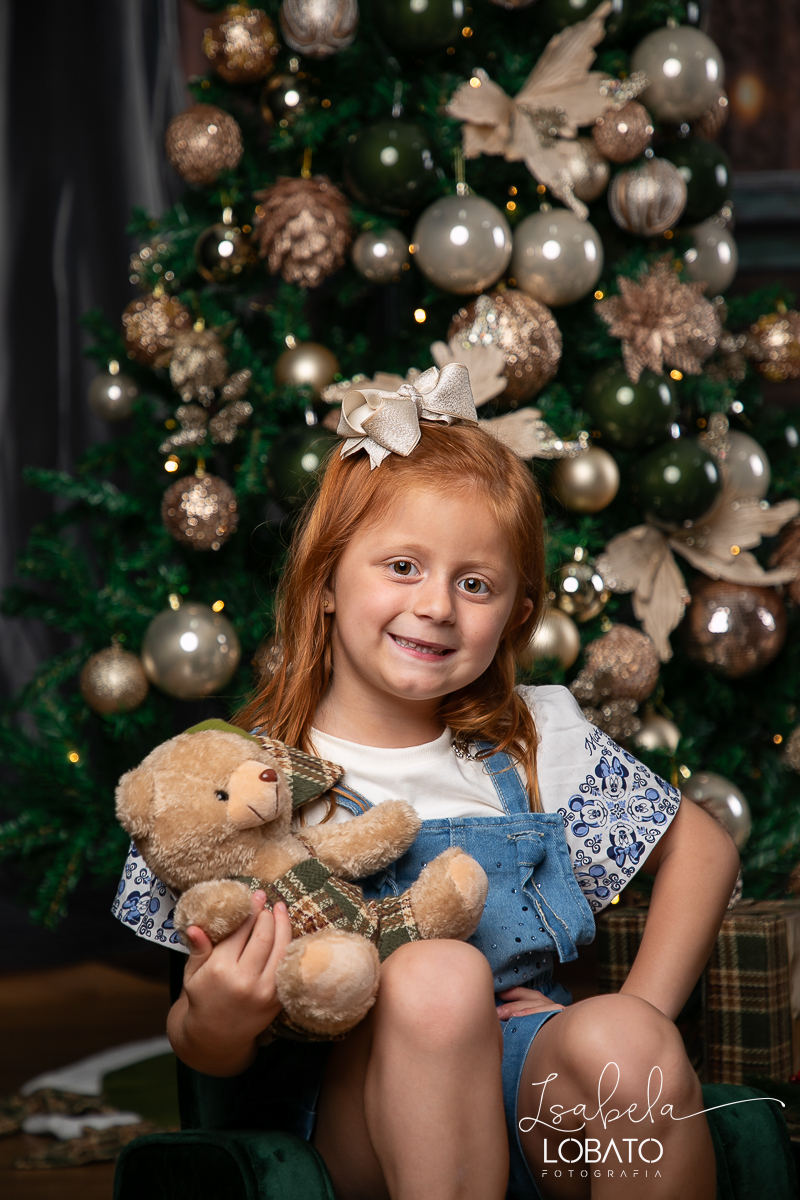 ensaio-fotografico-de-natal-cenario-fotografico-de-natal-fundo-fotografico-de-natal-2024-melhor-fotografo-em-barbacena-retratos-de-natal-mini-sessao-fotografica-de-natal-retratos-de-familia-no-natal-arvore-de-natal-decoracao-de-natal-em-barbacena-natal