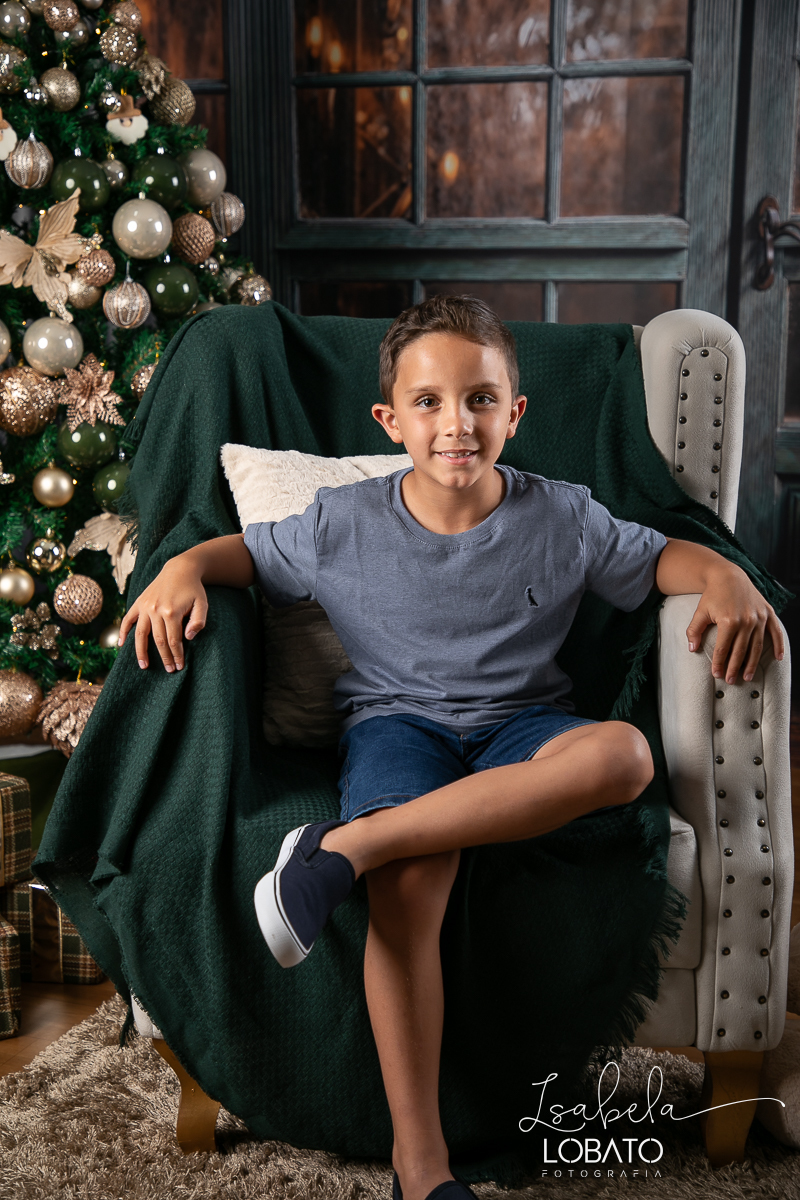 ensaio-fotografico-de-natal-cenario-fotografico-de-natal-fundo-fotografico-de-natal-2024-melhor-fotografo-em-barbacena-retratos-de-natal-mini-sessao-fotografica-de-natal-retratos-de-familia-no-natal-arvore-de-natal-decoracao-de-natal-em-barbacena-natal