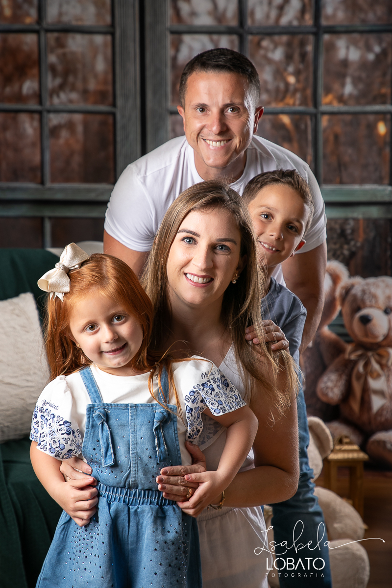 ensaio-fotografico-de-natal-cenario-fotografico-de-natal-fundo-fotografico-de-natal-2024-melhor-fotografo-em-barbacena-retratos-de-natal-mini-sessao-fotografica-de-natal-retratos-de-familia-no-natal-arvore-de-natal-decoracao-de-natal-em-barbacena-natal