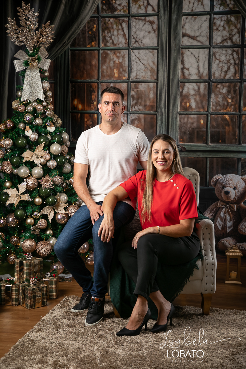 ensaio-fotografico-de-natal-cenario-fotografico-de-natal-fundo-fotografico-de-natal-2024-melhor-fotografo-em-barbacena-retratos-de-natal-mini-sessao-fotografica-de-natal-retratos-de-familia-no-natal-arvore-de-natal-decoracao-de-natal-em-barbacena-natal