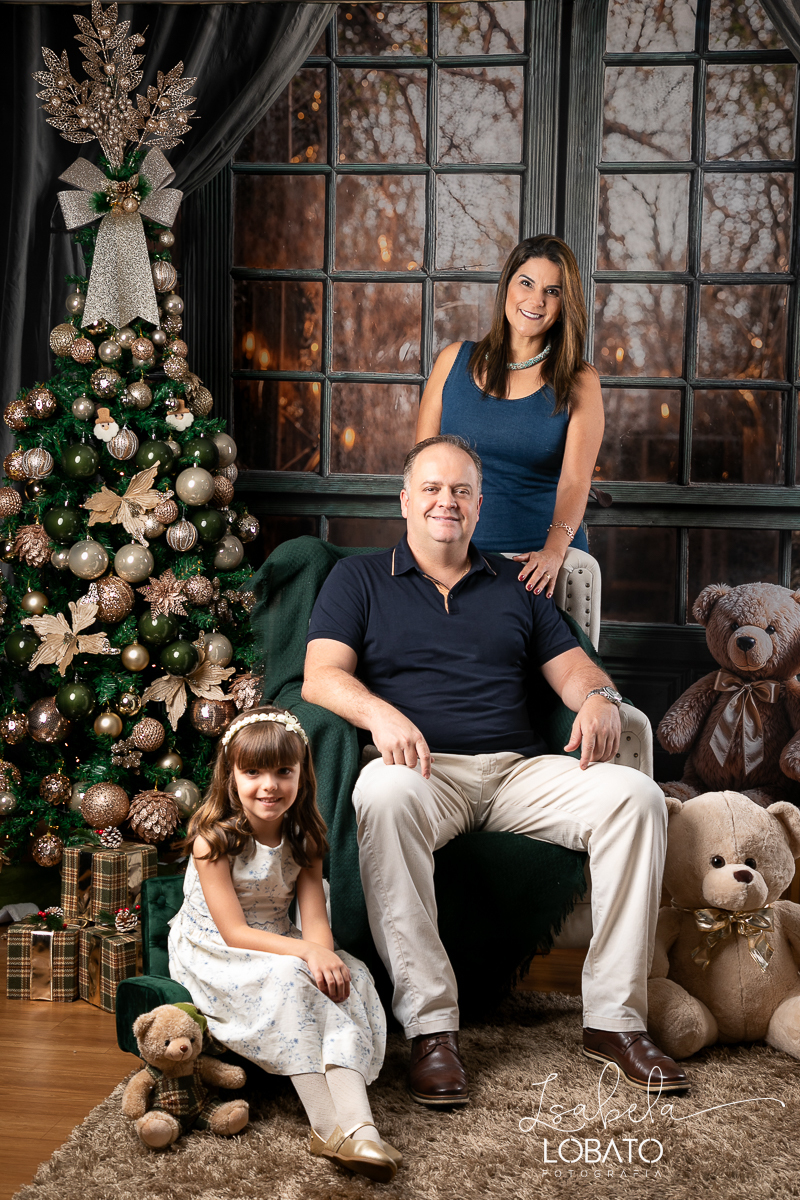 ensaio-fotografico-de-natal-cenario-fotografico-de-natal-fundo-fotografico-de-natal-2024-melhor-fotografo-em-barbacena-retratos-de-natal-mini-sessao-fotografica-de-natal-retratos-de-familia-no-natal-arvore-de-natal-decoracao-de-natal-em-barbacena-natal