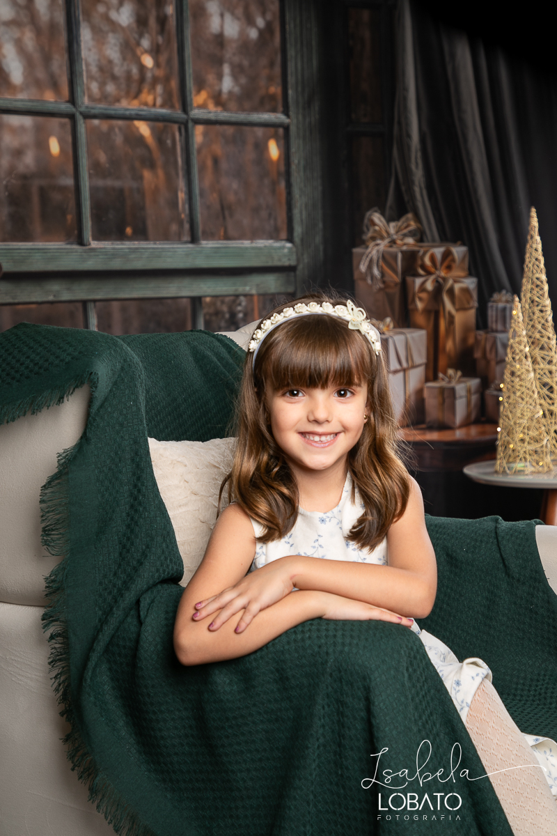 ensaio-fotografico-de-natal-cenario-fotografico-de-natal-fundo-fotografico-de-natal-2024-melhor-fotografo-em-barbacena-retratos-de-natal-mini-sessao-fotografica-de-natal-retratos-de-familia-no-natal-arvore-de-natal-decoracao-de-natal-em-barbacena-natal