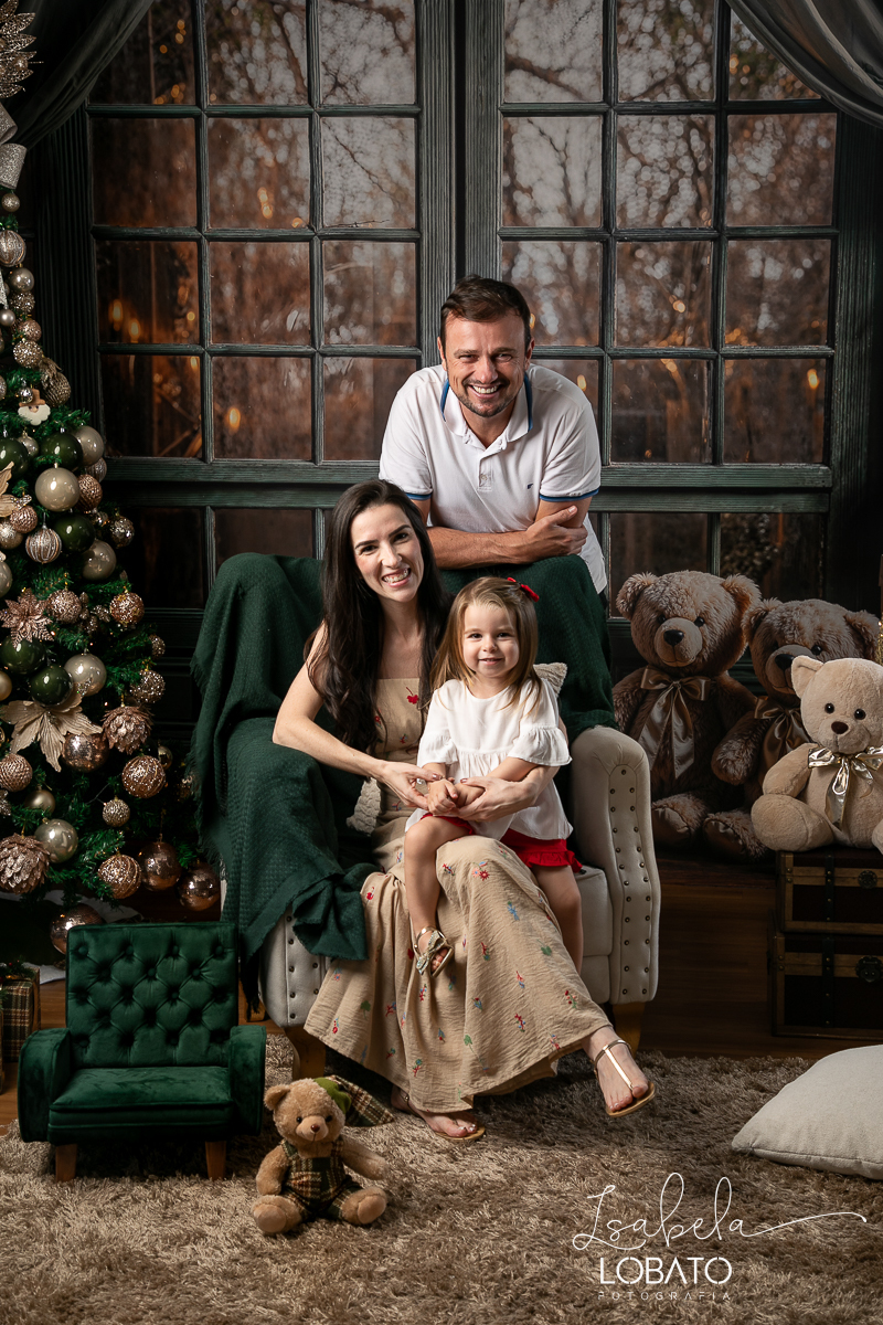 ensaio-fotografico-de-natal-cenario-fotografico-de-natal-fundo-fotografico-de-natal-2024-melhor-fotografo-em-barbacena-retratos-de-natal-mini-sessao-fotografica-de-natal-retratos-de-familia-no-natal-arvore-de-natal-decoracao-de-natal-em-barbacena-natal