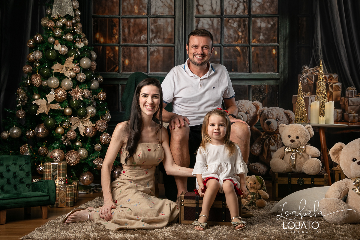 ensaio-fotografico-de-natal-cenario-fotografico-de-natal-fundo-fotografico-de-natal-2024-melhor-fotografo-em-barbacena-retratos-de-natal-mini-sessao-fotografica-de-natal-retratos-de-familia-no-natal-arvore-de-natal-decoracao-de-natal-em-barbacena-natal