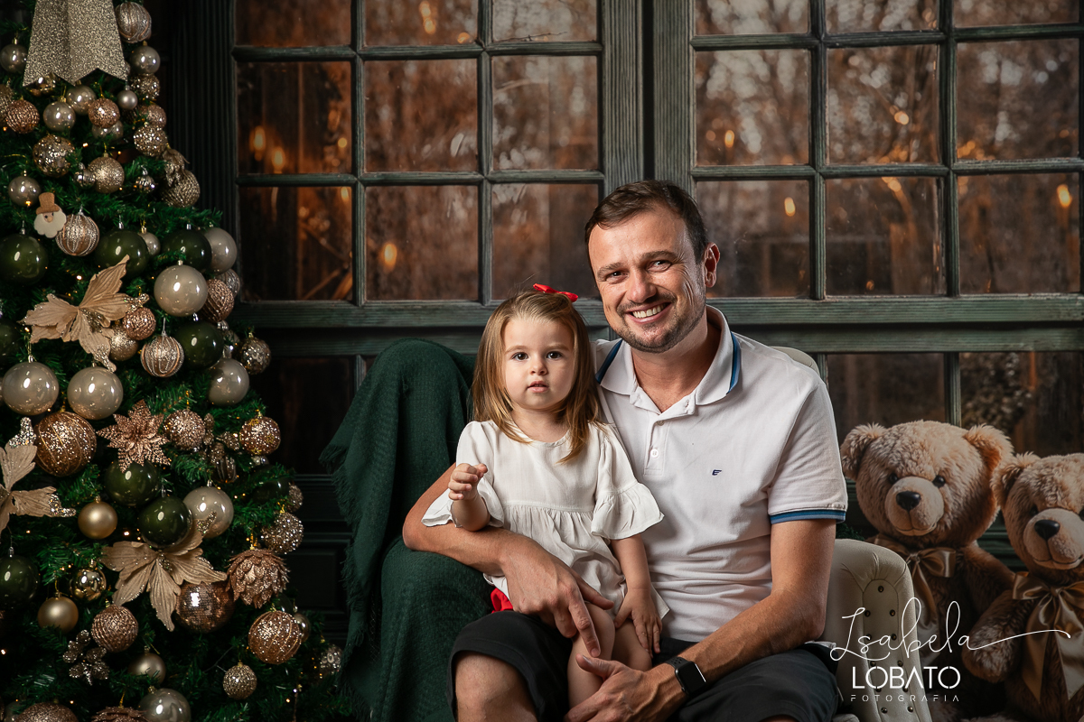ensaio-fotografico-de-natal-cenario-fotografico-de-natal-fundo-fotografico-de-natal-2024-melhor-fotografo-em-barbacena-retratos-de-natal-mini-sessao-fotografica-de-natal-retratos-de-familia-no-natal-arvore-de-natal-decoracao-de-natal-em-barbacena-natal