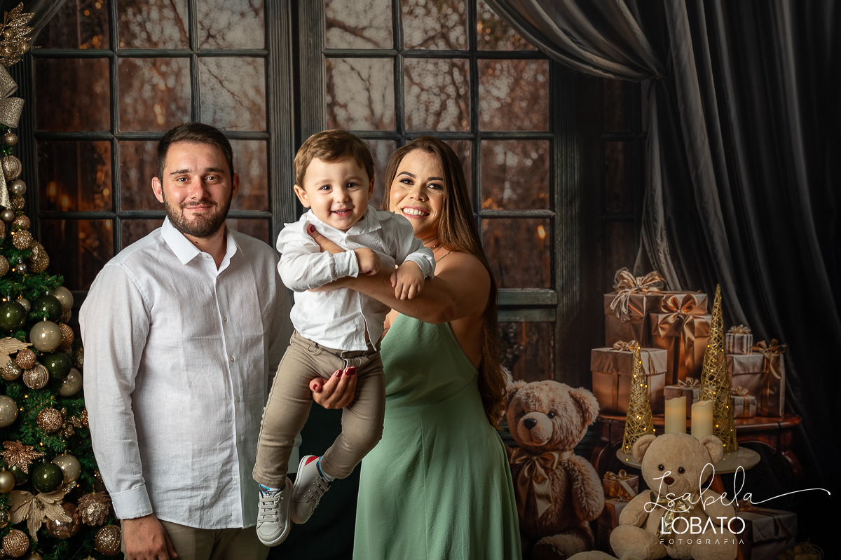 ensaio-fotografico-de-natal-cenario-fotografico-de-natal-fundo-fotografico-de-natal-2024-melhor-fotografo-em-barbacena-retratos-de-natal-mini-sessao-fotografica-de-natal-retratos-de-familia-no-natal-arvore-de-natal-decoracao-de-natal-em-barbacena-natal