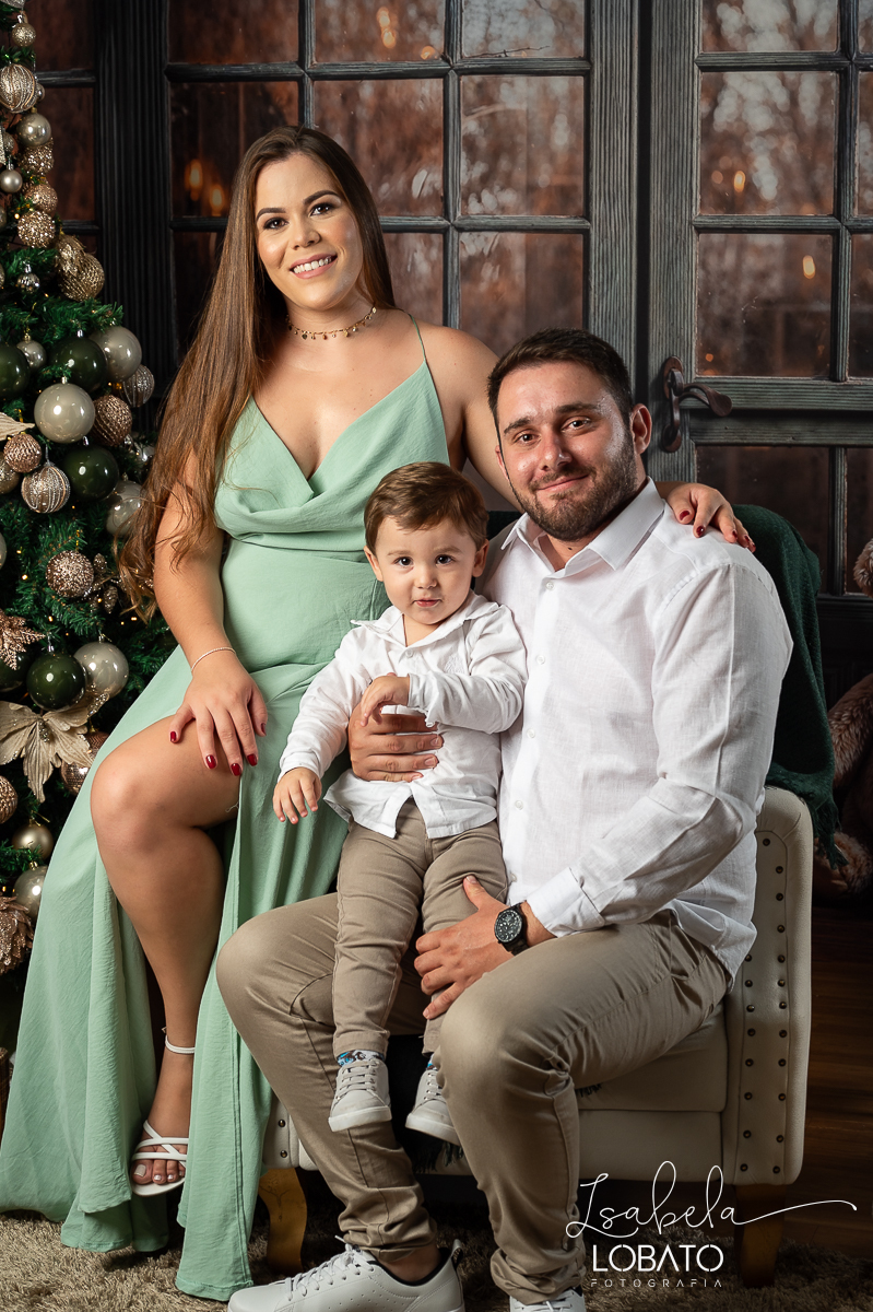 ensaio-fotografico-de-natal-cenario-fotografico-de-natal-fundo-fotografico-de-natal-2024-melhor-fotografo-em-barbacena-retratos-de-natal-mini-sessao-fotografica-de-natal-retratos-de-familia-no-natal-arvore-de-natal-decoracao-de-natal-em-barbacena-natal