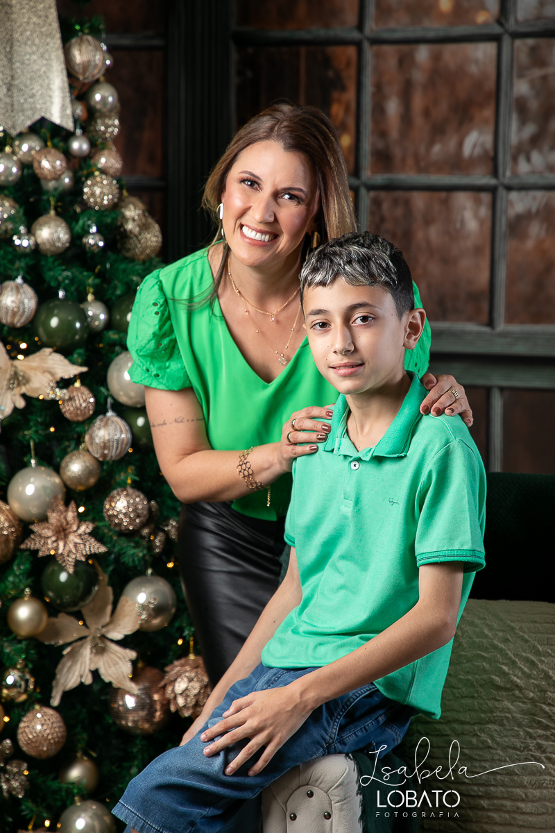 ensaio-fotografico-de-natal-cenario-fotografico-de-natal-fundo-fotografico-de-natal-2024-melhor-fotografo-em-barbacena-retratos-de-natal-mini-sessao-fotografica-de-natal-retratos-de-familia-no-natal-arvore-de-natal-decoracao-de-natal-em-barbacena-natal