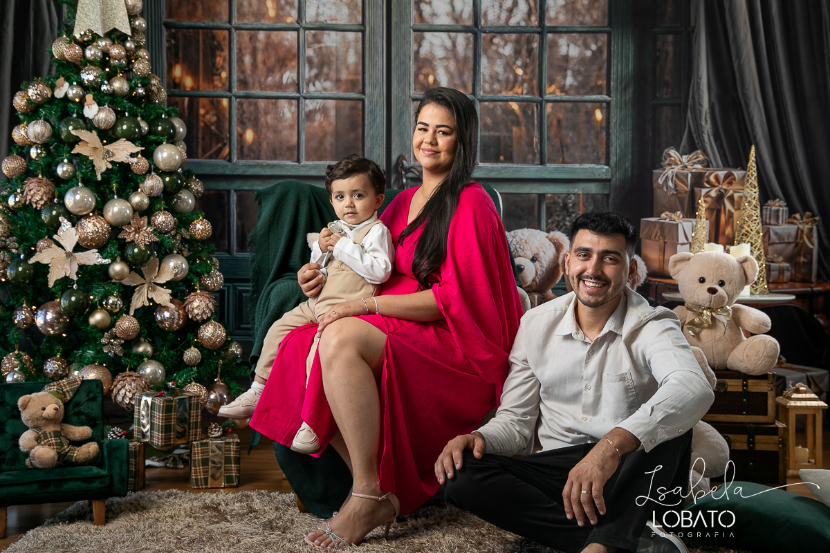 ensaio-fotografico-de-natal-cenario-fotografico-de-natal-fundo-fotografico-de-natal-2024-melhor-fotografo-em-barbacena-retratos-de-natal-mini-sessao-fotografica-de-natal-retratos-de-familia-no-natal-arvore-de-natal-decoracao-de-natal-em-barbacena-natal