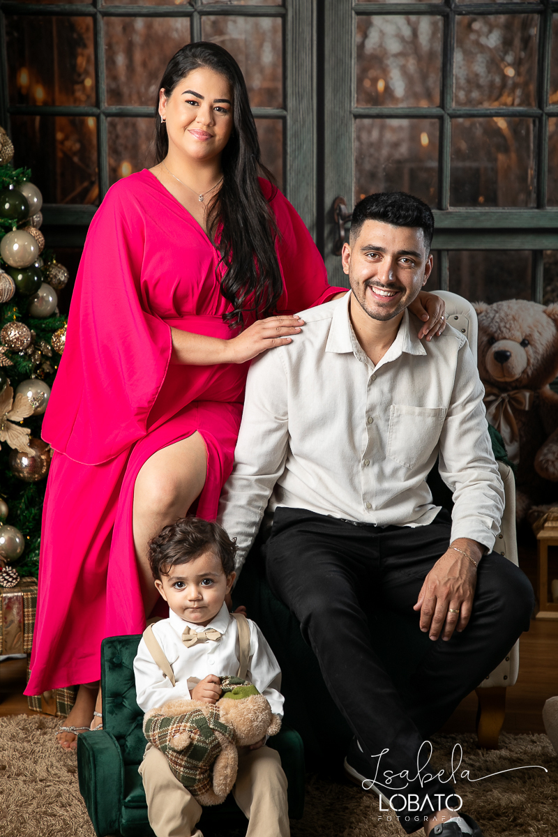 ensaio-fotografico-de-natal-cenario-fotografico-de-natal-fundo-fotografico-de-natal-2024-melhor-fotografo-em-barbacena-retratos-de-natal-mini-sessao-fotografica-de-natal-retratos-de-familia-no-natal-arvore-de-natal-decoracao-de-natal-em-barbacena-natal
