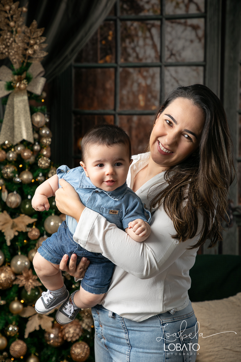 ensaio-fotografico-de-natal-cenario-fotografico-de-natal-fundo-fotografico-de-natal-2024-melhor-fotografo-em-barbacena-retratos-de-natal-mini-sessao-fotografica-de-natal-retratos-de-familia-no-natal-arvore-de-natal-decoracao-de-natal-em-barbacena-natal