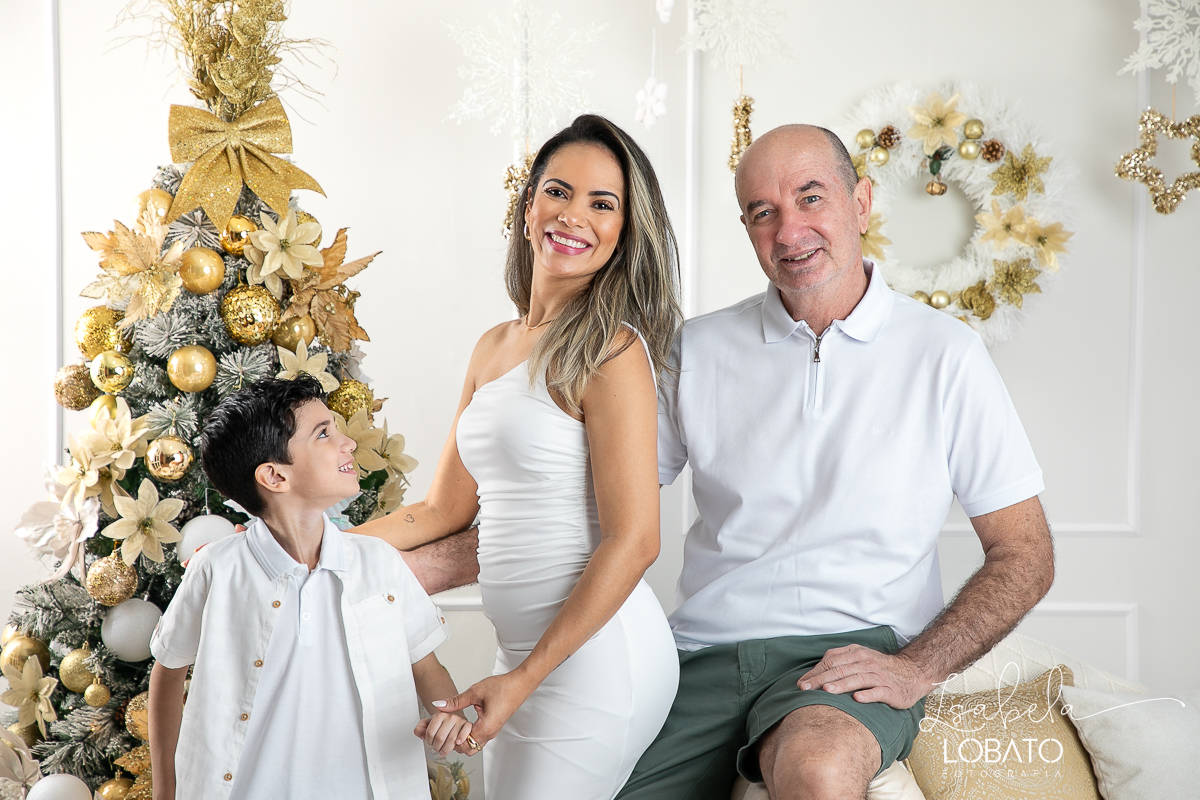 ensaio-fotografico-de-natal-cenario-fotografico-de-natal-fundo-fotografico-de-natal-2024-melhor-fotografo-em-barbacena-retratos-de-natal-mini-sessao-fotografica-de-natal-retratos-de-familia-no-natal-arvore-de-natal-decoracao-de-natal-em-barbacena-natal