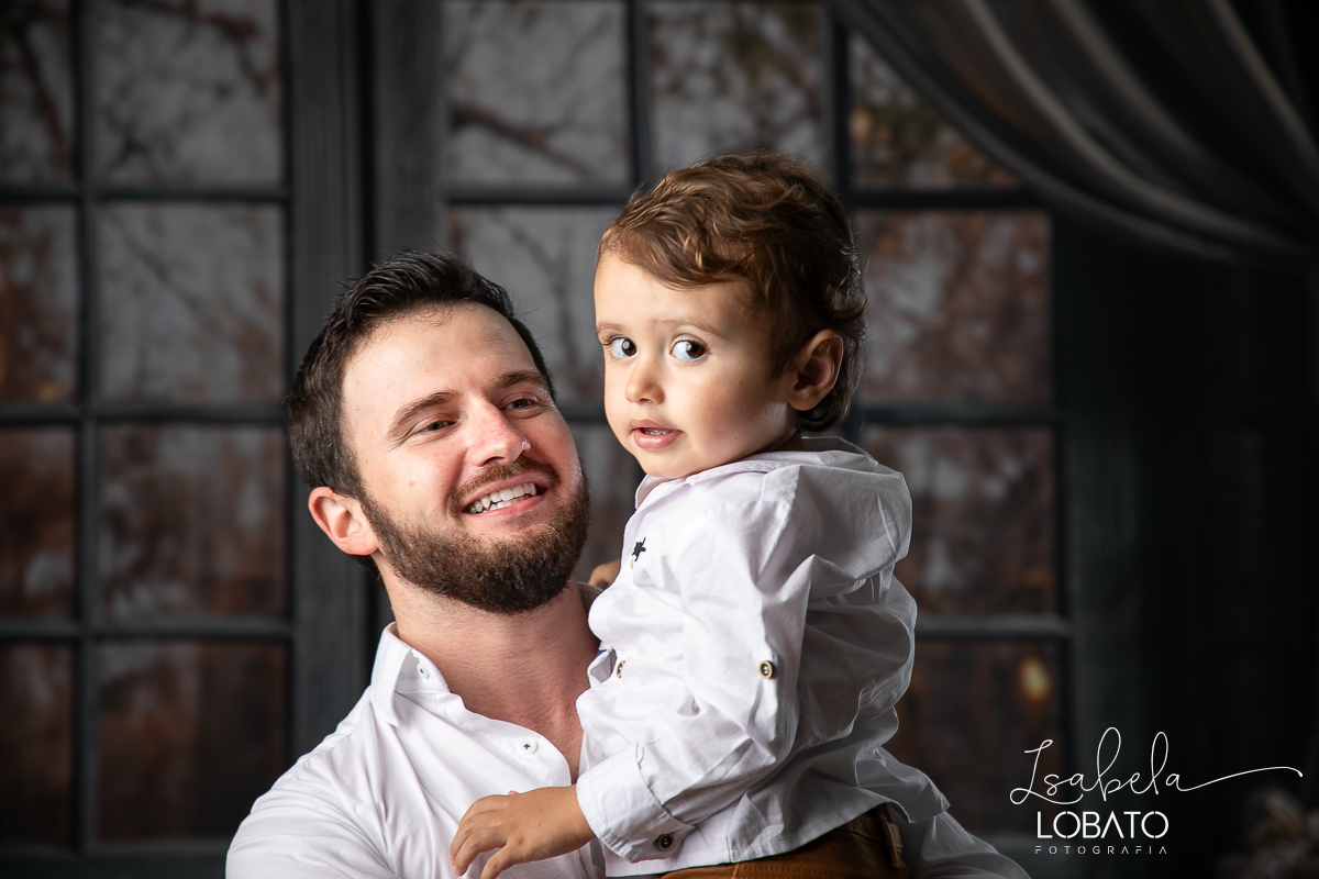 ensaio-fotografico-de-natal-cenario-fotografico-de-natal-fundo-fotografico-de-natal-2024-melhor-fotografo-em-barbacena-retratos-de-natal-mini-sessao-fotografica-de-natal-retratos-de-familia-no-natal-arvore-de-natal-decoracao-de-natal-em-barbacena-natal