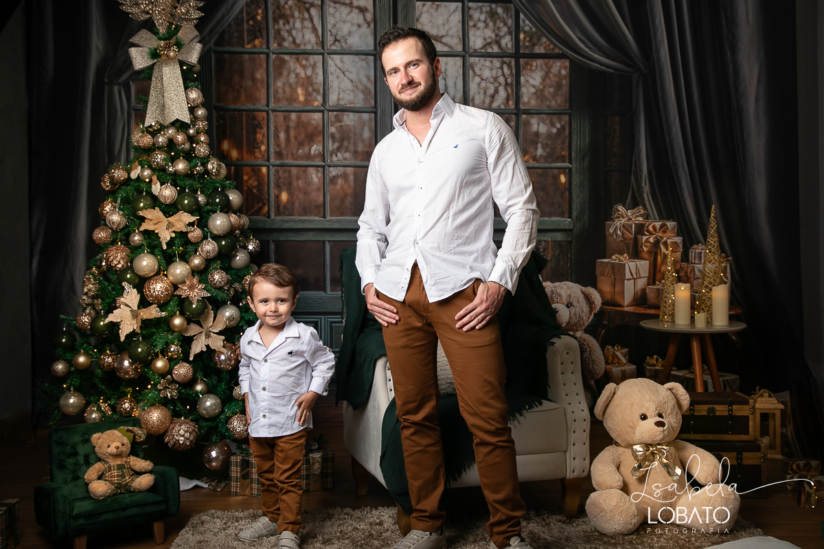 ensaio-fotografico-de-natal-cenario-fotografico-de-natal-fundo-fotografico-de-natal-2024-melhor-fotografo-em-barbacena-retratos-de-natal-mini-sessao-fotografica-de-natal-retratos-de-familia-no-natal-arvore-de-natal-decoracao-de-natal-em-barbacena-natal