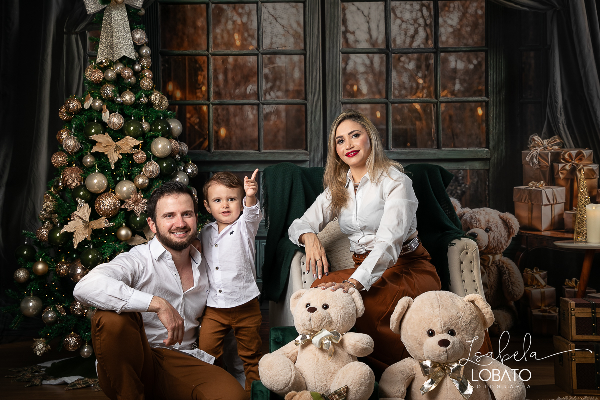 ensaio-fotografico-de-natal-cenario-fotografico-de-natal-fundo-fotografico-de-natal-2024-melhor-fotografo-em-barbacena-retratos-de-natal-mini-sessao-fotografica-de-natal-retratos-de-familia-no-natal-arvore-de-natal-decoracao-de-natal-em-barbacena-natal
