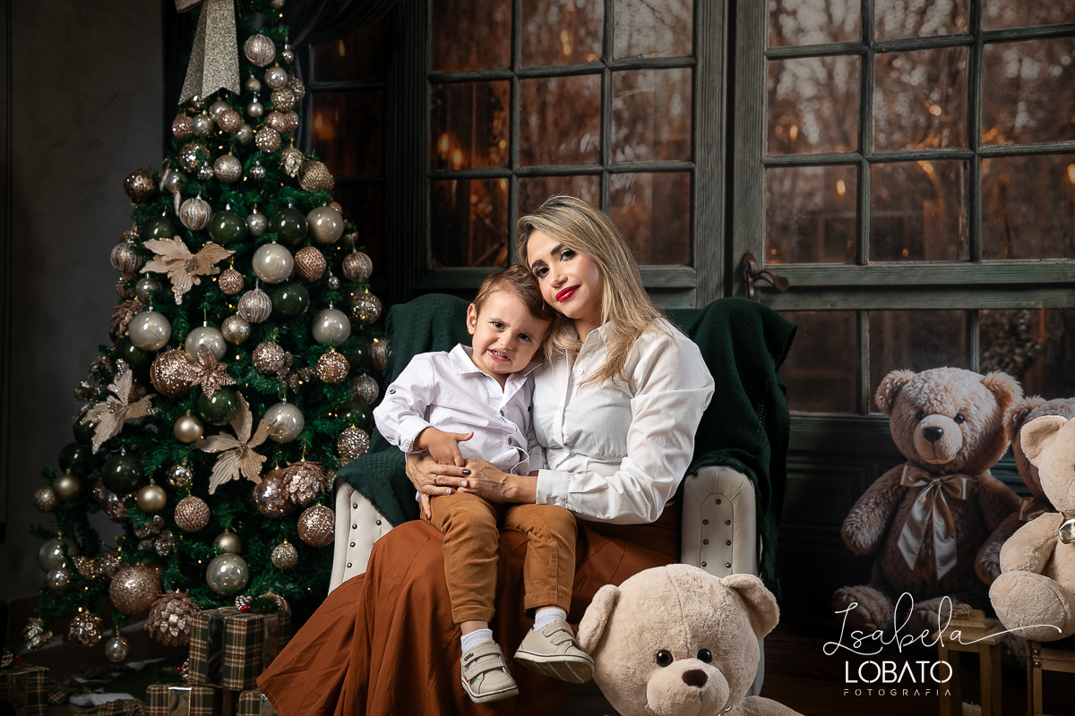 ensaio-fotografico-de-natal-cenario-fotografico-de-natal-fundo-fotografico-de-natal-2024-melhor-fotografo-em-barbacena-retratos-de-natal-mini-sessao-fotografica-de-natal-retratos-de-familia-no-natal-arvore-de-natal-decoracao-de-natal-em-barbacena-natal