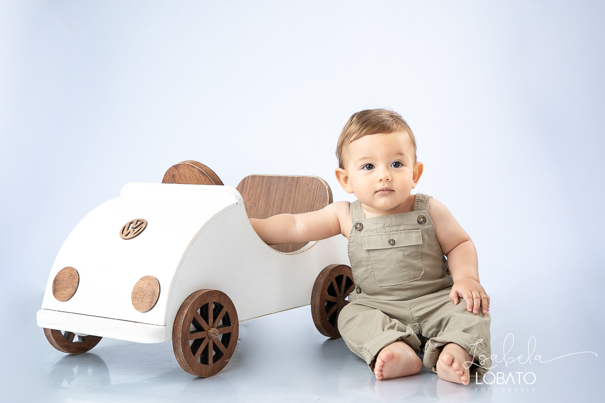 ensaio-fotografico-de-um-ano-ensaio-smash-the-cake-atemporal-clean-fotos-de-um-ano-cenario-fotografico-clean-atemporal-bebe-um-ano-fotografo-infantil-em-barbacena-mg-estudio-fotografico-de-newborn-em-barbacena-mg-isabela-lobato-fotografia-melhor-fotografa