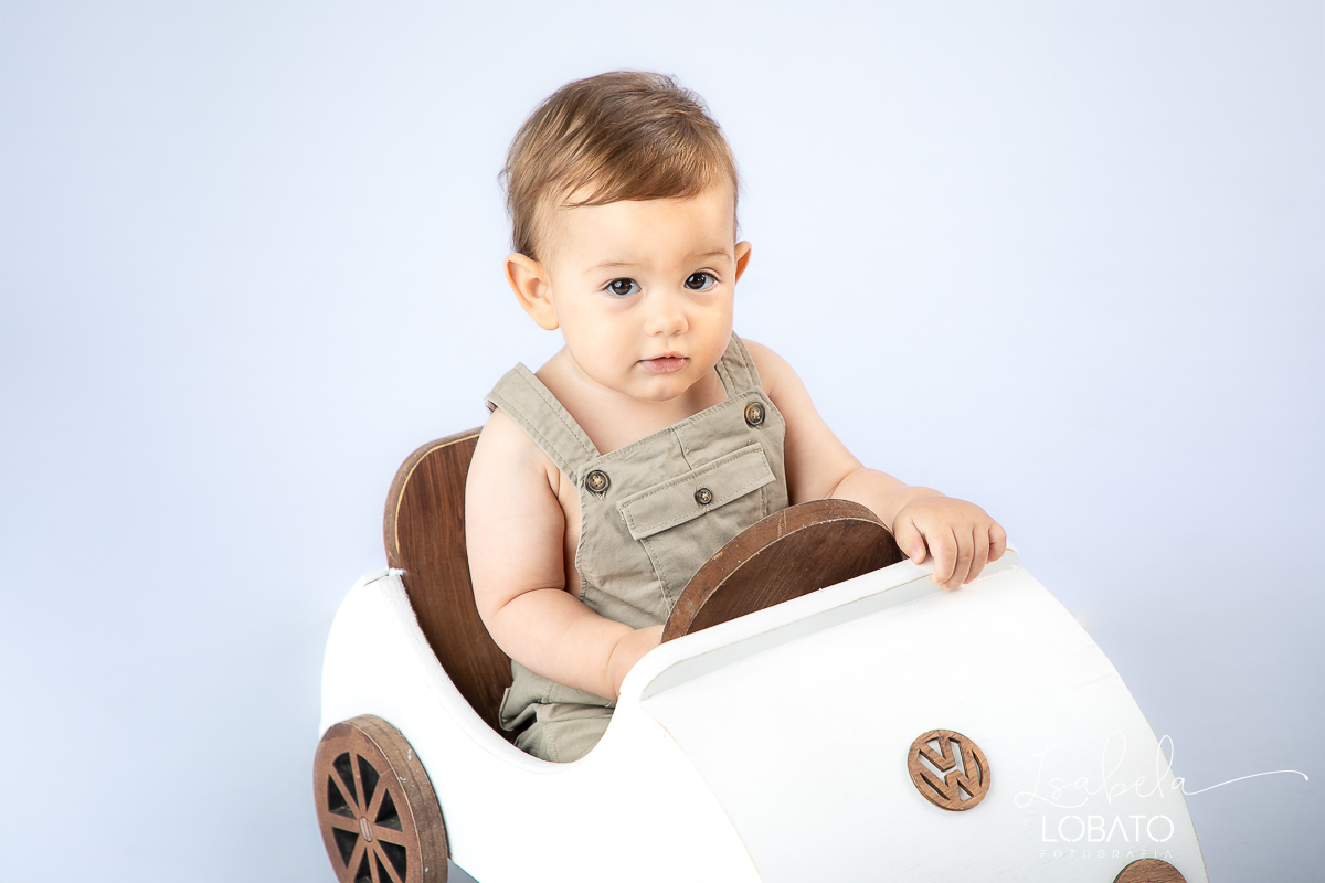 ensaio-fotografico-de-um-ano-ensaio-smash-the-cake-atemporal-clean-fotos-de-um-ano-cenario-fotografico-clean-atemporal-bebe-um-ano-fotografo-infantil-em-barbacena-mg-estudio-fotografico-de-newborn-em-barbacena-mg-isabela-lobato-fotografia-melhor-fotografa
