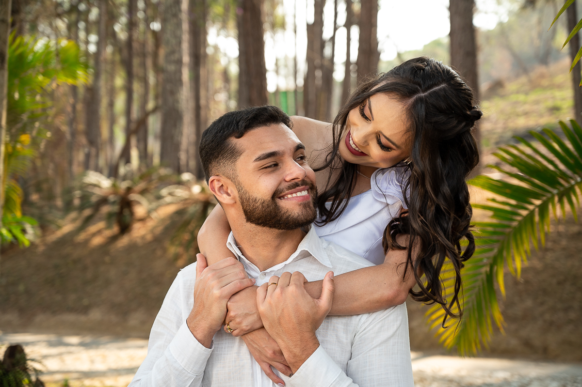 ensaio-fotografico-de-casal-ensaio-fotografico-apos-casamento-ensaio-pos-wedding-ensaio-fotografico-noivos-fotos-vestido-de-noiva-hotel-em-barbacena-park-hotel-mantiqueira-fotografos-em-barbacena-estudio-de-fotos-em-barbacena-isabela-lobato-fotografia