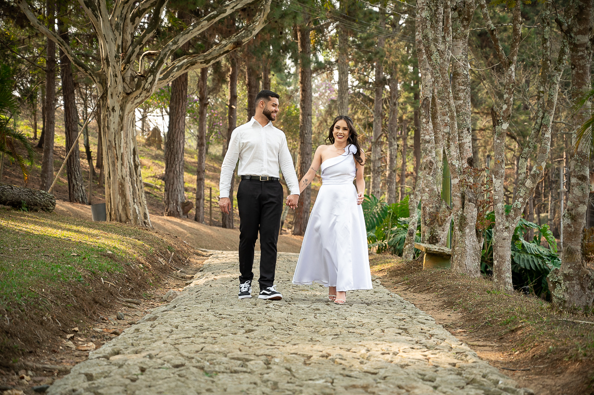 ensaio-fotografico-de-casal-ensaio-fotografico-apos-casamento-ensaio-pos-wedding-ensaio-fotografico-noivos-fotos-vestido-de-noiva-hotel-em-barbacena-park-hotel-mantiqueira-fotografos-em-barbacena-estudio-de-fotos-em-barbacena-isabela-lobato-fotografia