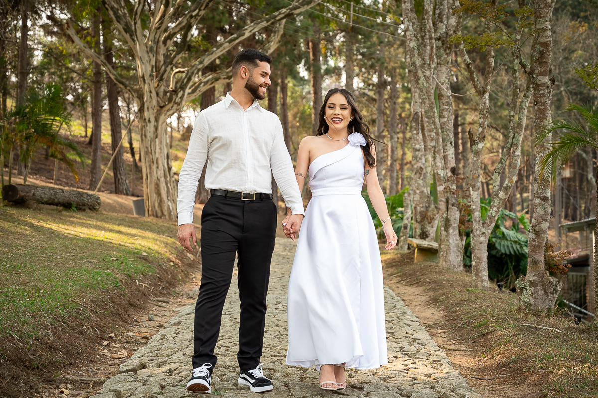 ensaio-fotografico-de-casal-ensaio-fotografico-apos-casamento-ensaio-pos-wedding-ensaio-fotografico-noivos-fotos-vestido-de-noiva-hotel-em-barbacena-park-hotel-mantiqueira-fotografos-em-barbacena-estudio-de-fotos-em-barbacena-isabela-lobato-fotografia