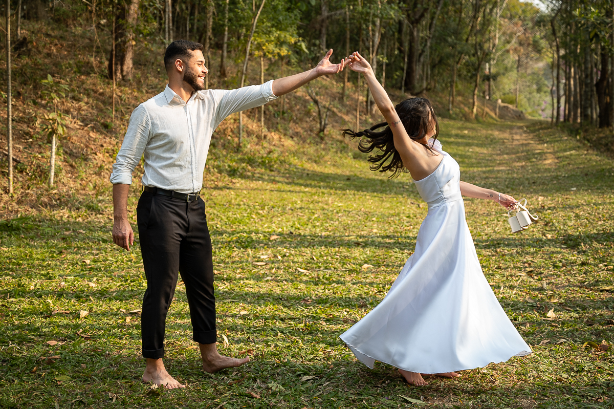 ensaio-fotografico-de-casal-ensaio-fotografico-apos-casamento-ensaio-pos-wedding-ensaio-fotografico-noivos-fotos-vestido-de-noiva-hotel-em-barbacena-park-hotel-mantiqueira-fotografos-em-barbacena-estudio-de-fotos-em-barbacena-isabela-lobato-fotografia