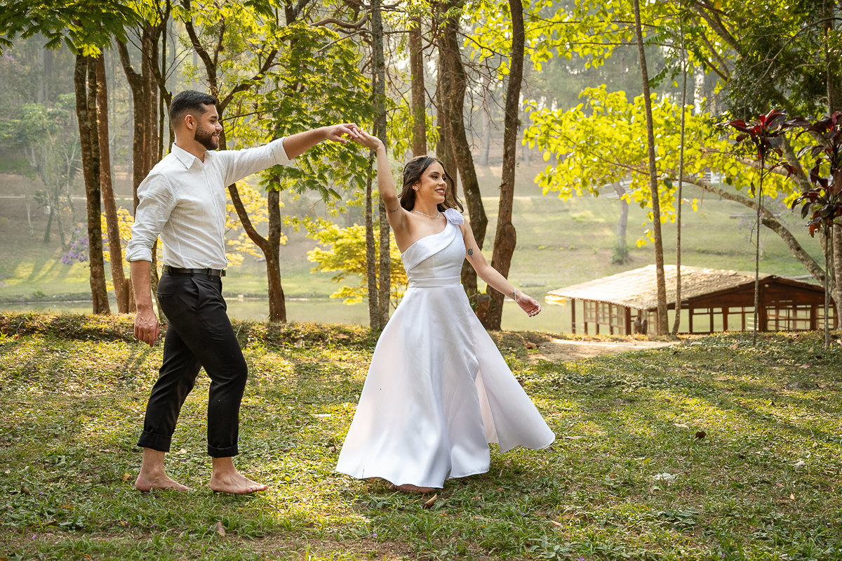 ensaio-fotografico-de-casal-ensaio-fotografico-apos-casamento-ensaio-pos-wedding-ensaio-fotografico-noivos-fotos-vestido-de-noiva-hotel-em-barbacena-park-hotel-mantiqueira-fotografos-em-barbacena-estudio-de-fotos-em-barbacena-isabela-lobato-fotografia