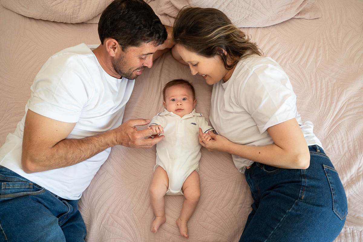 ensaio-lifestyle-bebe-3-meses-fases-do-bebe-acompanhamento-fotografico-de-bebe-fotos-bebe-de-3-meses-fotografa-infantil-em-barbacena-melhor-fotografa-de-barbacena-e-regiao-estudio-fotografico-infantil-barbacena-newborn-barbacena-isabela-lobato-fotografia
