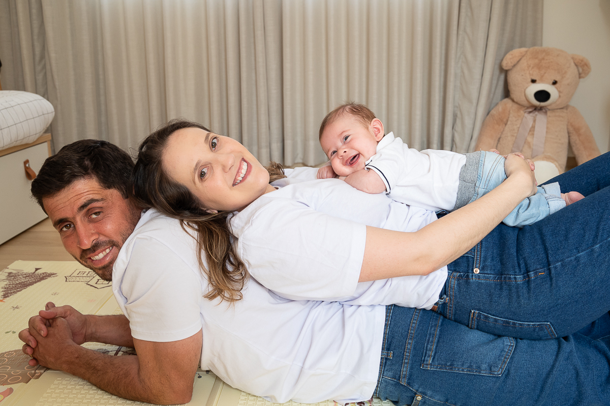 ensaio-lifestyle-bebe-3-meses-fases-do-bebe-acompanhamento-fotografico-de-bebe-fotos-bebe-de-3-meses-fotografa-infantil-em-barbacena-melhor-fotografa-de-barbacena-e-regiao-estudio-fotografico-infantil-barbacena-newborn-barbacena-isabela-lobato-fotografia