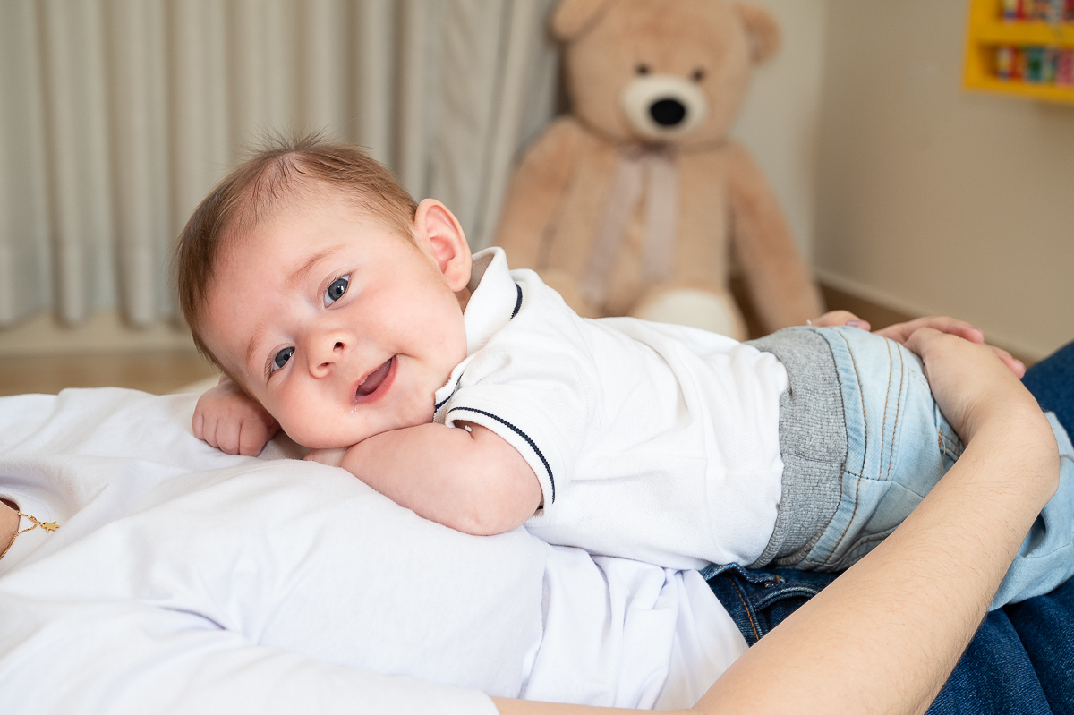 ensaio-lifestyle-bebe-3-meses-fases-do-bebe-acompanhamento-fotografico-de-bebe-fotos-bebe-de-3-meses-fotografa-infantil-em-barbacena-melhor-fotografa-de-barbacena-e-regiao-estudio-fotografico-infantil-barbacena-newborn-barbacena-isabela-lobato-fotografia