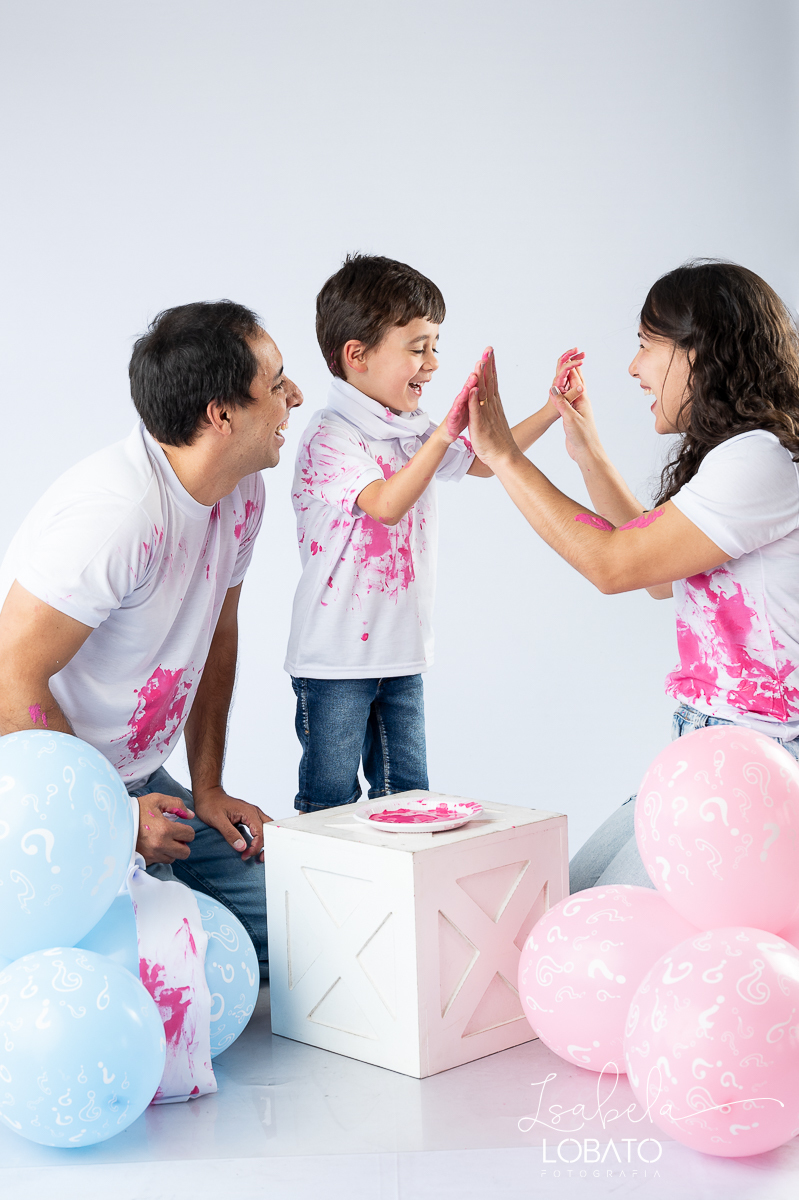 ensaio-fotografico-de-revelacao-do-sexo-do-bebe-ensaio-gestante-estudio-cha-revelacao-sera-menino-ou-menina-exame-de-sexagem-fetal-revelaco-do-sexo-do-bebe-em-ensaio-fotografico-fotografa-de-gestante-melhor-fotografa-de-barbacena-isabela-lobato-fotografia