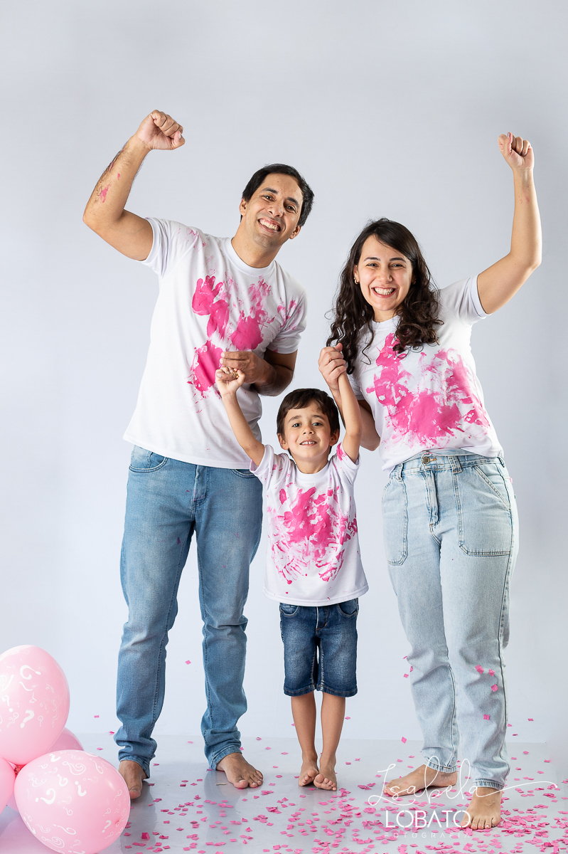 ensaio-fotografico-de-revelacao-do-sexo-do-bebe-ensaio-gestante-estudio-cha-revelacao-sera-menino-ou-menina-exame-de-sexagem-fetal-revelaco-do-sexo-do-bebe-em-ensaio-fotografico-fotografa-de-gestante-melhor-fotografa-de-barbacena-isabela-lobato-fotografia