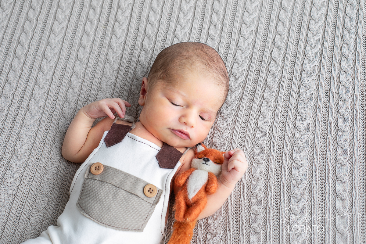 ensaio-fotografico-de-bebe-recem-nascido-ensaio-newborn-em-barbacena-estudio-fotografico-em-barbacena-isabela-lobato-fotografia-fotografa-de-batizado-em-barbacena-a-melhor-fotografa-de-barbacena-e-regiao-isabela-lobato-fotografia-fotos-de-newborn