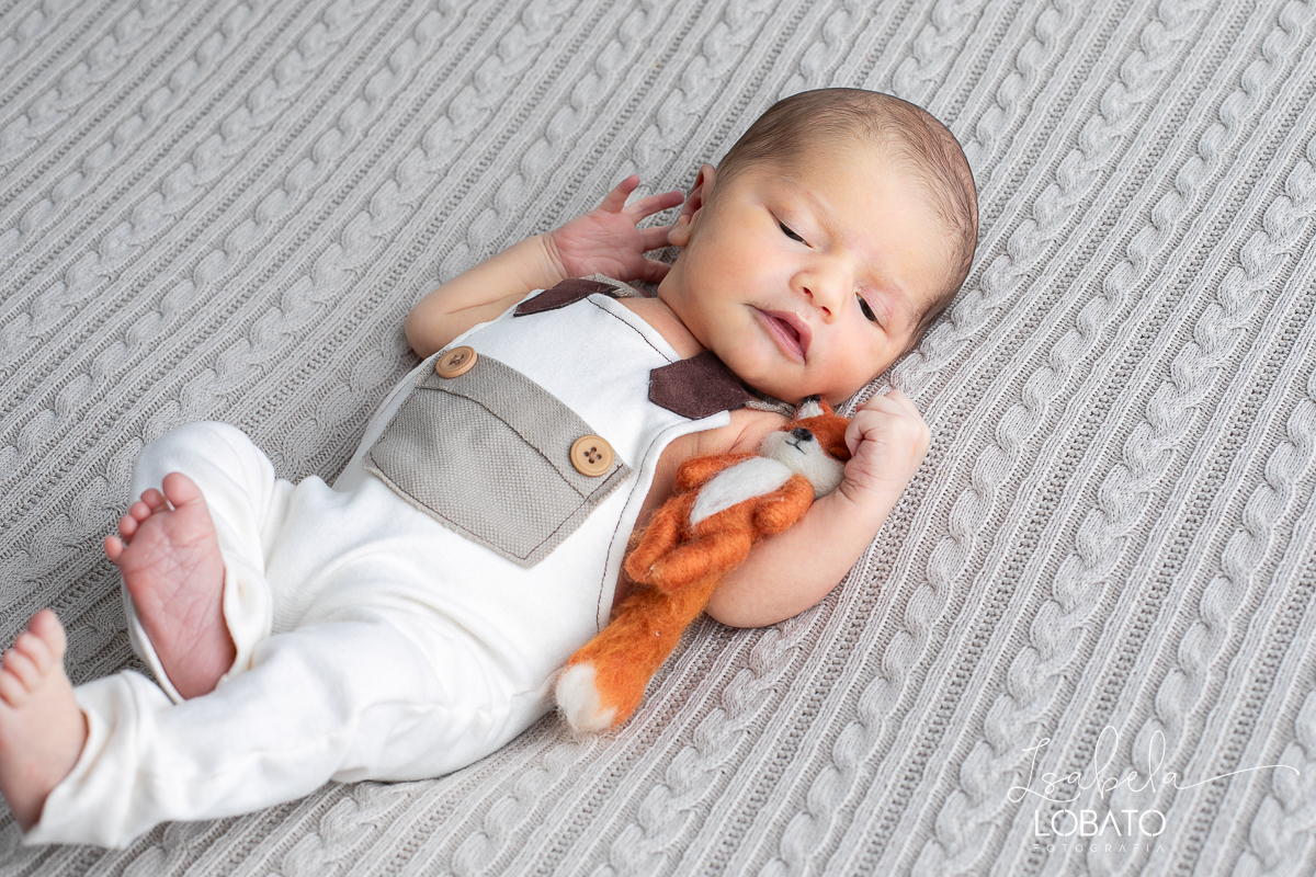ensaio-fotografico-de-bebe-recem-nascido-ensaio-newborn-em-barbacena-estudio-fotografico-em-barbacena-isabela-lobato-fotografia-fotografa-de-batizado-em-barbacena-a-melhor-fotografa-de-barbacena-e-regiao-isabela-lobato-fotografia-fotos-de-newborn