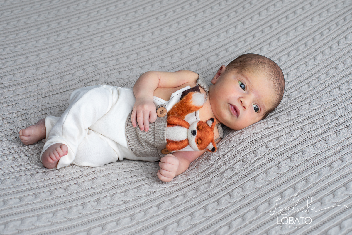 ensaio-fotografico-de-bebe-recem-nascido-ensaio-newborn-em-barbacena-estudio-fotografico-em-barbacena-isabela-lobato-fotografia-fotografa-de-batizado-em-barbacena-a-melhor-fotografa-de-barbacena-e-regiao-isabela-lobato-fotografia-fotos-de-newborn