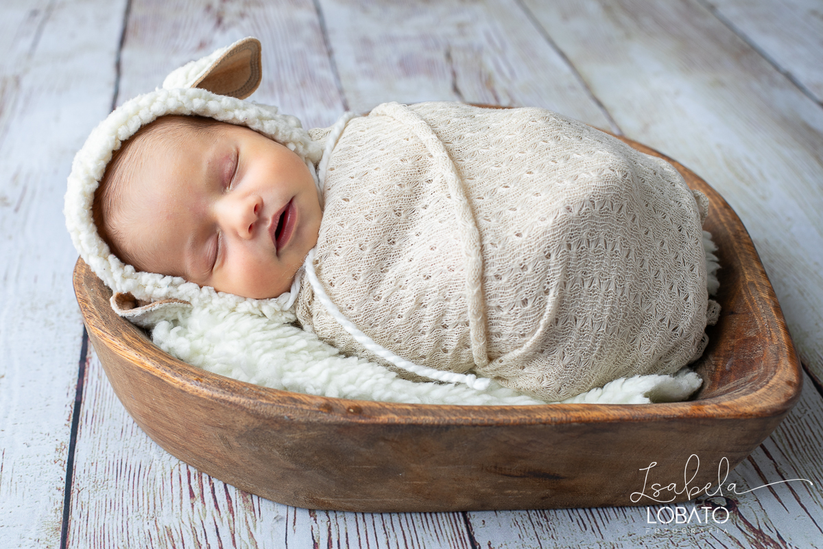 ensaio-fotografico-de-bebe-recem-nascido-ensaio-newborn-em-barbacena-estudio-fotografico-em-barbacena-isabela-lobato-fotografia-fotografa-de-batizado-em-barbacena-a-melhor-fotografa-de-barbacena-e-regiao-isabela-lobato-fotografia-fotos-de-newborn
