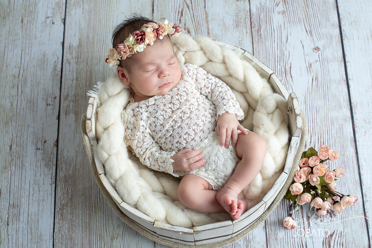 ensaio-fotografico-de-bebe-recem-nascido-ensaio-newborn-em-barbacena-estudio-fotografico-em-barbacena-isabela-lobato-fotografia-fotografa-de-batizado-em-barbacena-a-melhor-fotografa-de-barbacena-e-regiao-isabela-lobato-fotografia-fotos-de-newborn
