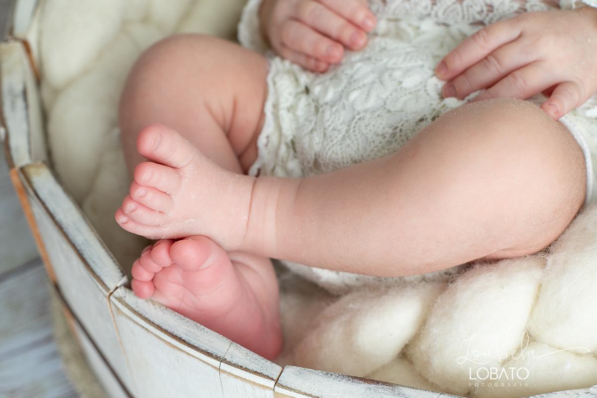ensaio-fotografico-de-bebe-recem-nascido-ensaio-newborn-em-barbacena-estudio-fotografico-em-barbacena-isabela-lobato-fotografia-fotografa-de-batizado-em-barbacena-a-melhor-fotografa-de-barbacena-e-regiao-isabela-lobato-fotografia-fotos-de-newborn