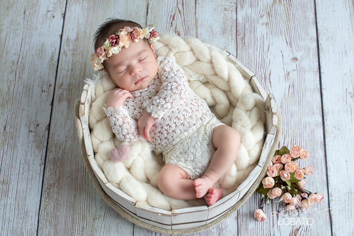ensaio-fotografico-de-bebe-recem-nascido-ensaio-newborn-em-barbacena-estudio-fotografico-em-barbacena-isabela-lobato-fotografia-fotografa-de-batizado-em-barbacena-a-melhor-fotografa-de-barbacena-e-regiao-isabela-lobato-fotografia-fotos-de-newborn