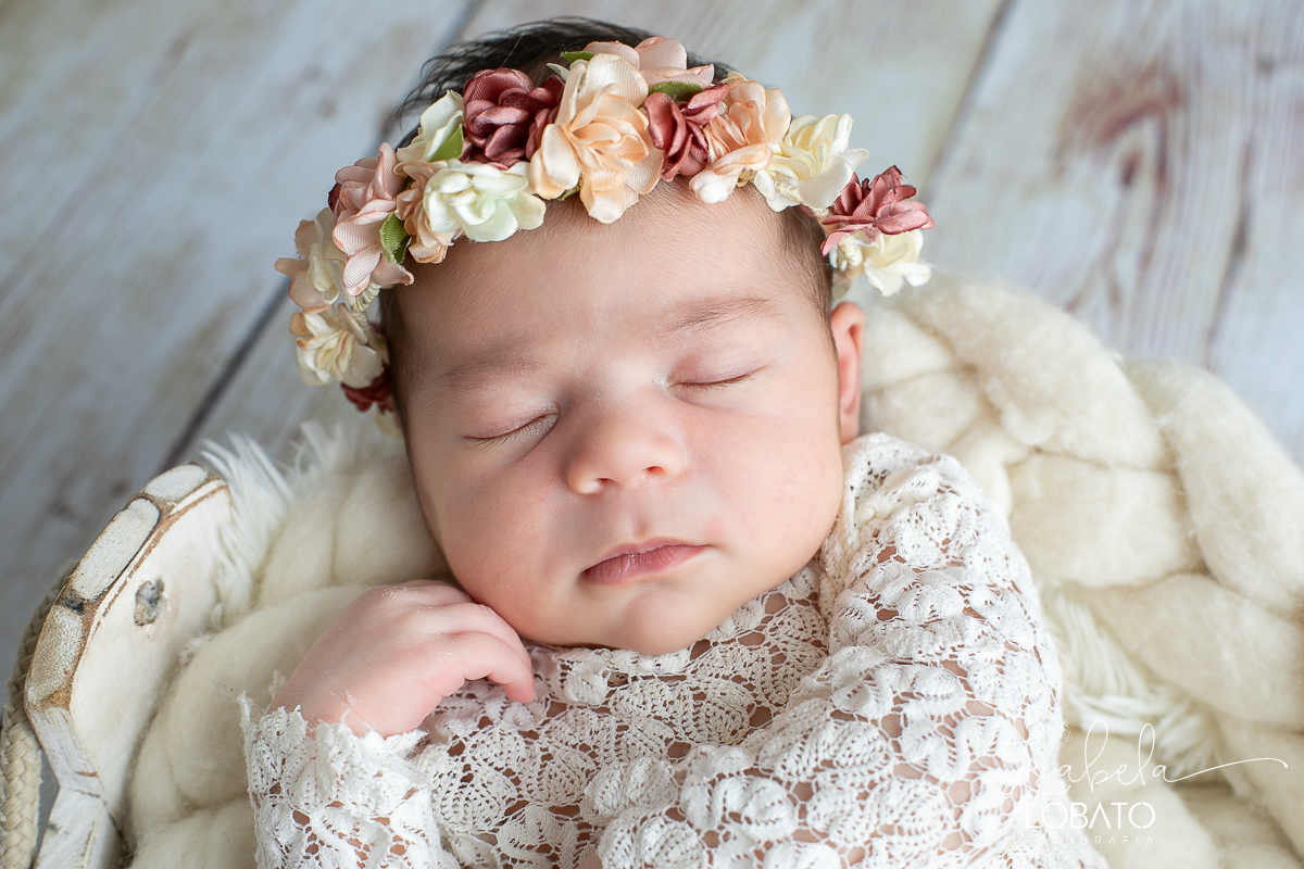 ensaio-fotografico-de-bebe-recem-nascido-ensaio-newborn-em-barbacena-estudio-fotografico-em-barbacena-isabela-lobato-fotografia-fotografa-de-batizado-em-barbacena-a-melhor-fotografa-de-barbacena-e-regiao-isabela-lobato-fotografia-fotos-de-newborn