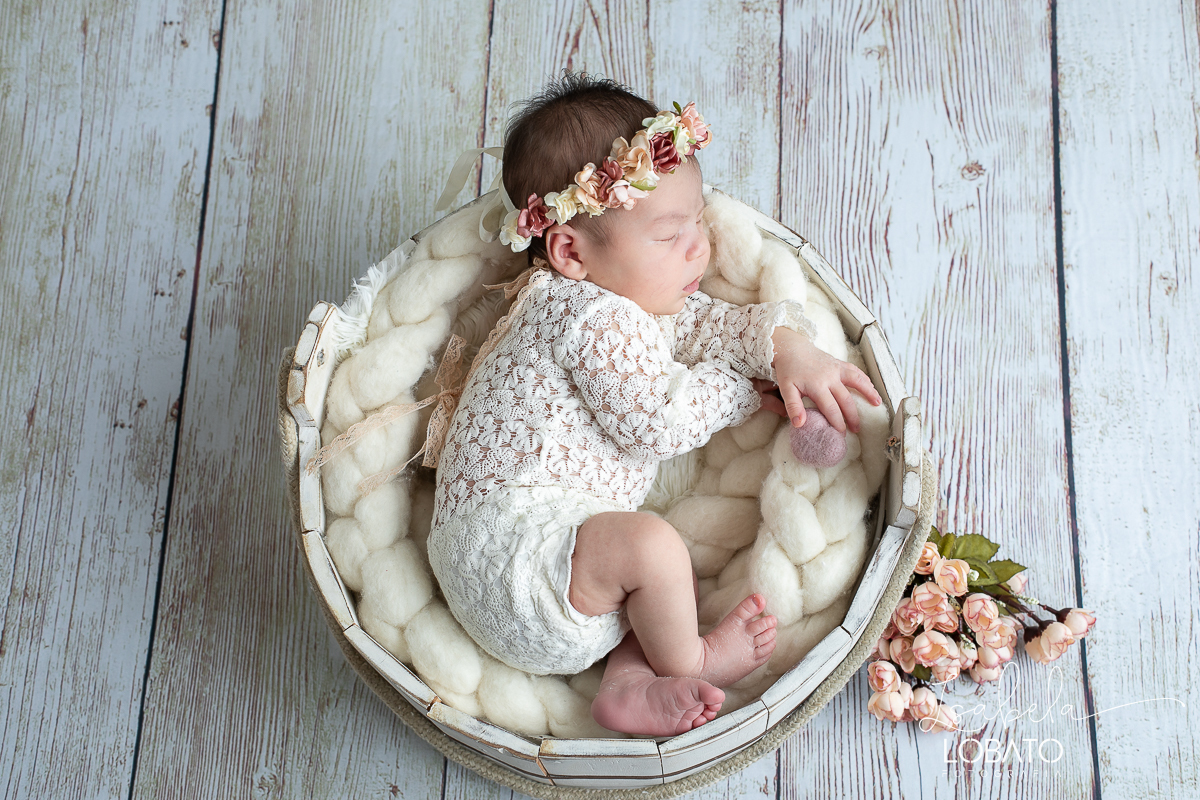 ensaio-fotografico-de-bebe-recem-nascido-ensaio-newborn-em-barbacena-estudio-fotografico-em-barbacena-isabela-lobato-fotografia-fotografa-de-batizado-em-barbacena-a-melhor-fotografa-de-barbacena-e-regiao-isabela-lobato-fotografia-fotos-de-newborn