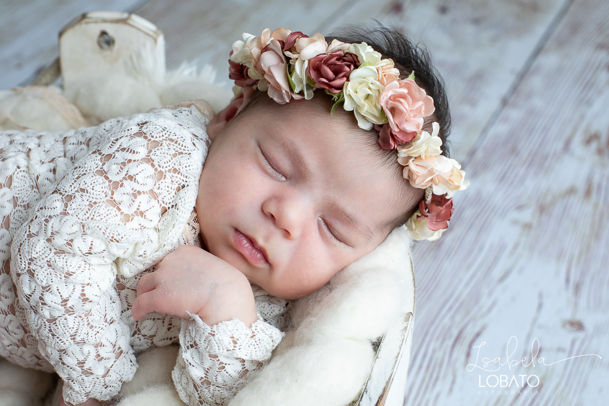 ensaio-fotografico-de-bebe-recem-nascido-ensaio-newborn-em-barbacena-estudio-fotografico-em-barbacena-isabela-lobato-fotografia-fotografa-de-batizado-em-barbacena-a-melhor-fotografa-de-barbacena-e-regiao-isabela-lobato-fotografia-fotos-de-newborn