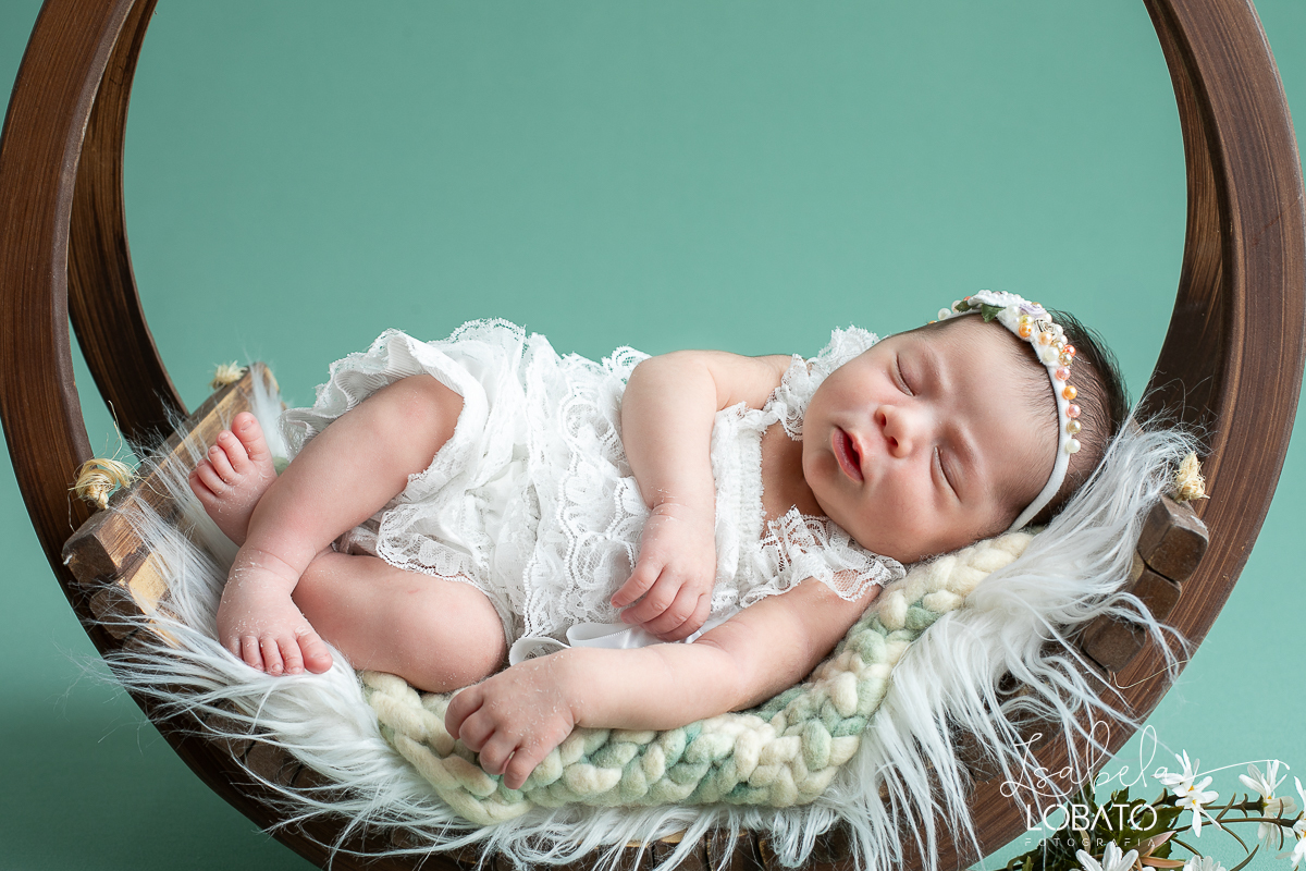 ensaio-fotografico-de-bebe-recem-nascido-ensaio-newborn-em-barbacena-estudio-fotografico-em-barbacena-isabela-lobato-fotografia-fotografa-de-batizado-em-barbacena-a-melhor-fotografa-de-barbacena-e-regiao-isabela-lobato-fotografia-fotos-de-newborn