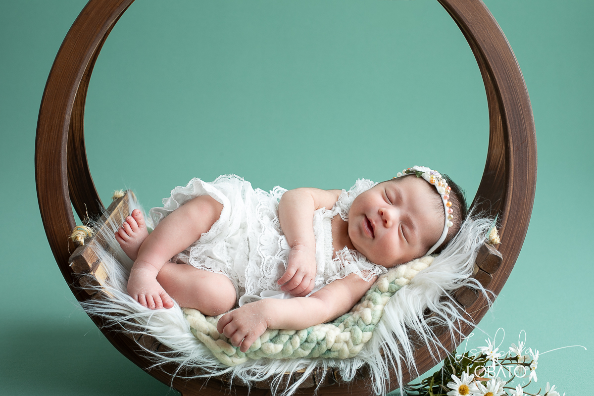 ensaio-fotografico-de-bebe-recem-nascido-ensaio-newborn-em-barbacena-estudio-fotografico-em-barbacena-isabela-lobato-fotografia-fotografa-de-batizado-em-barbacena-a-melhor-fotografa-de-barbacena-e-regiao-isabela-lobato-fotografia-fotos-de-newborn